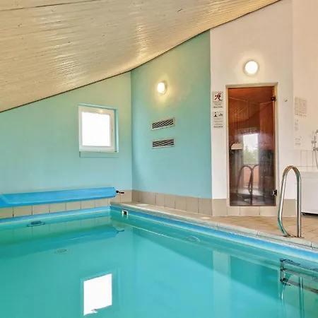 Hébergement de vacances Ocean Front In With Sauna *